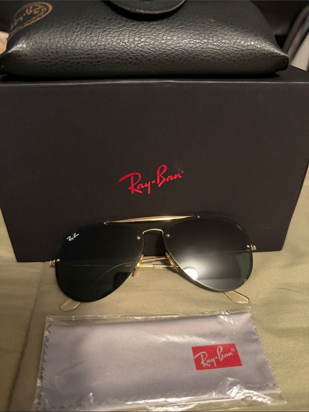 Ray-Ban Men’s Gold Frame Aviator Sunglasses with Black Lenses